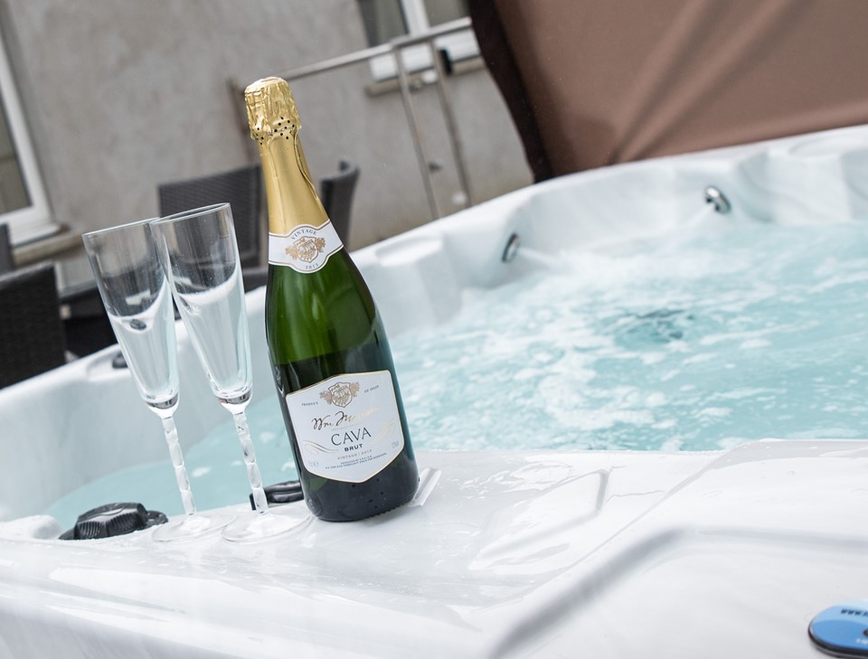 Byre Hot Tub 3